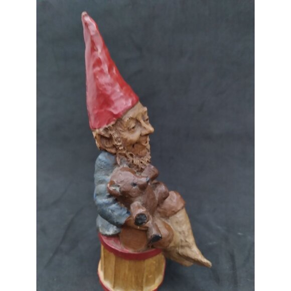Vintage Tom Clark 1984 sitting gnome holding 'teddy' figurine - Picture 11 of 16